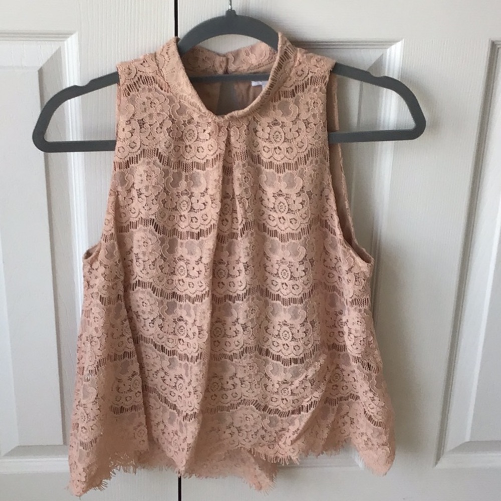 Lace Sleeveless Top in Blush Pink